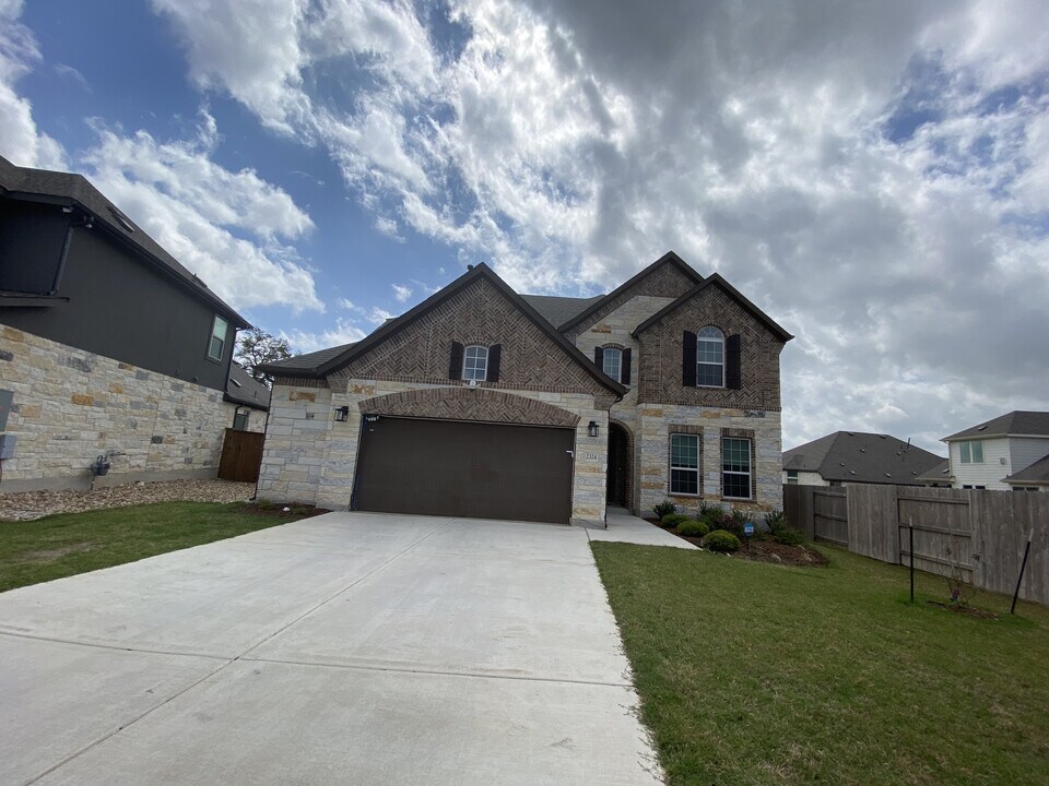 2324 Stampede Dr in Leander, TX - Building Photo