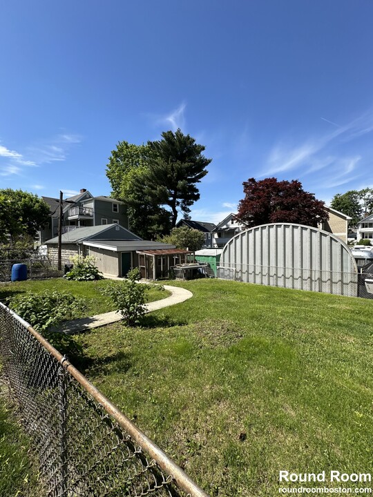 93 Hobart St, Unit 2 in Boston, MA - Building Photo