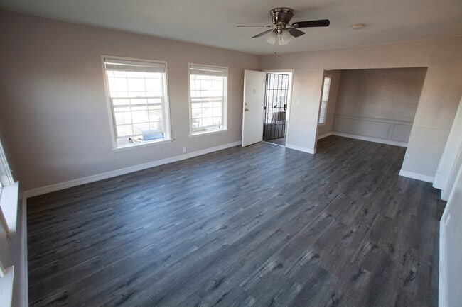 3536 W Adams Blvd, Unit 3538 half