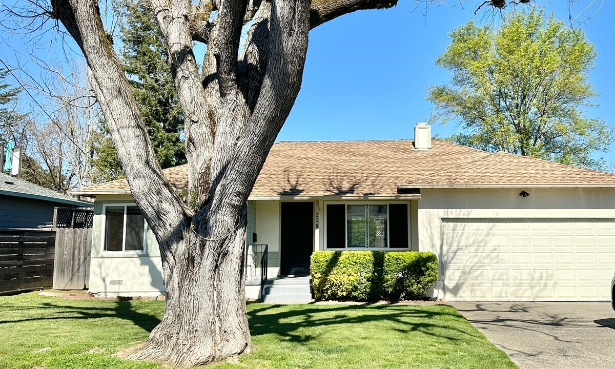 208 Mirada Ave in San Rafael, CA - Building Photo
