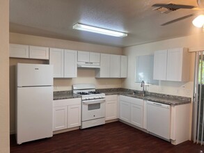 1616 Willis St-Unit -Unit 2 in Redding, CA - Foto de edificio - Building Photo