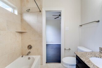 2710 Shadybrook Meadow Dr in Houston, TX - Building Photo - Building Photo