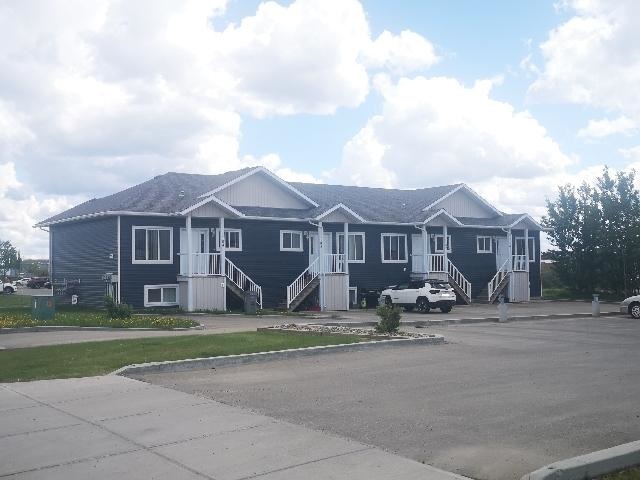 9205-9293 93 Ave in Grande Prairie, AB - Building Photo