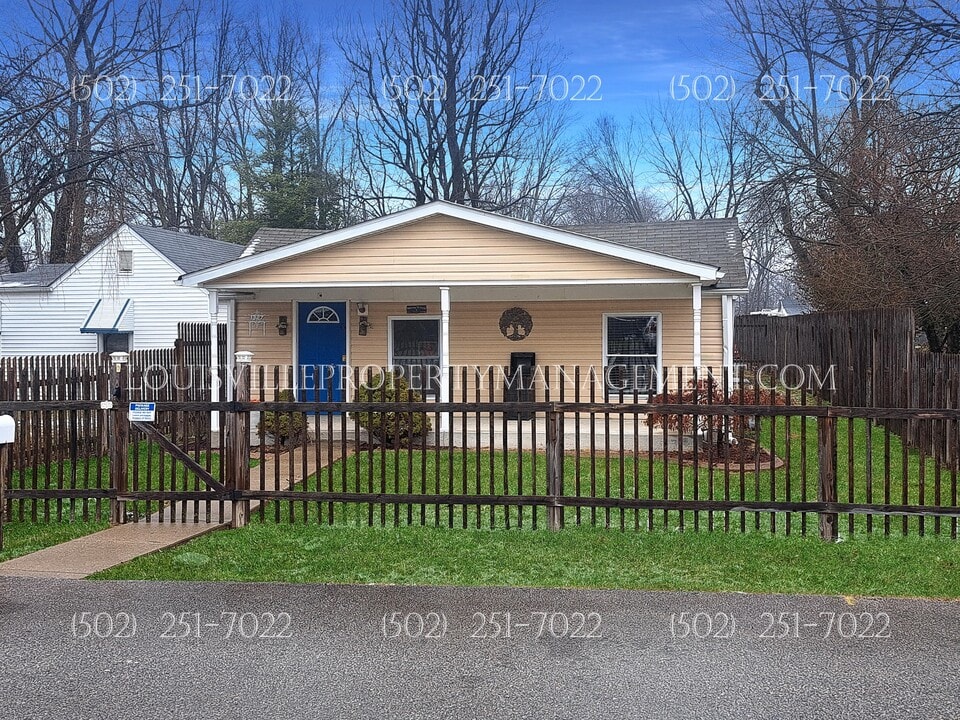 1327 Cleo Ave in Louisville, KY - Building Photo