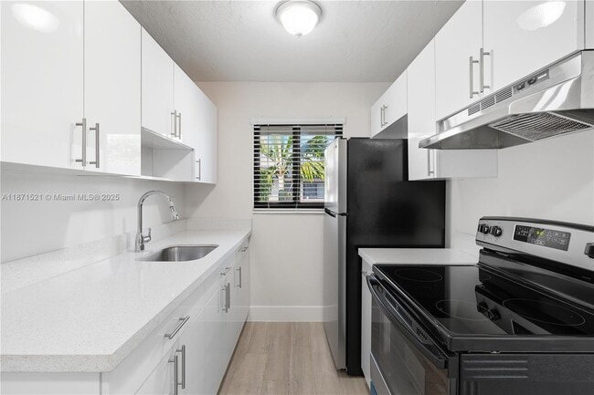 1310 W 29th St in Hialeah, FL - Building Photo - Building Photo