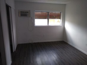 465 E 28th St-Unit -04 in Hialeah, FL - Building Photo - Building Photo