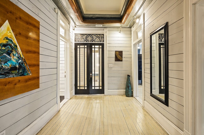 property at 1007 E 8th St