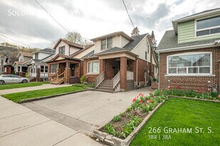 266 Graham Ave S in Hamilton, ON - Building Photo