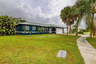 22500 Labrador St in Boca Raton, FL - Building Photo - Building Photo