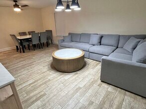 10621 Oak Crest Dr in Jacksonville, FL - Building Photo - Building Photo
