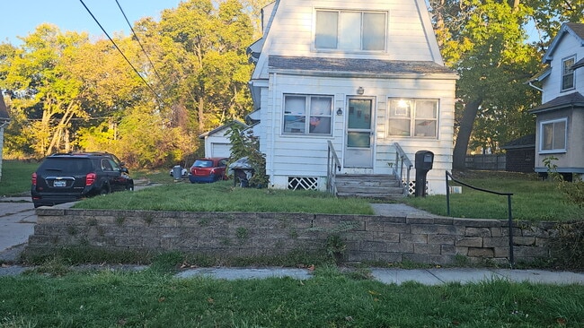 963 Perry St in Flint, MI - Building Photo - Building Photo