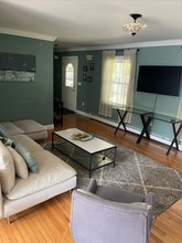 7 Evelyn Dr in Bristol, RI - Building Photo - Building Photo