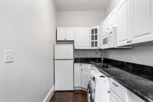 232 Newbury St, Unit 32