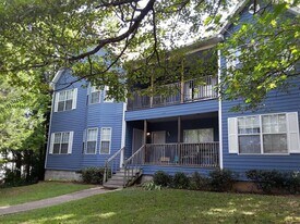 110 N School Ave in Fayetteville, AR - Building Photo