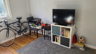 17 Hunting St in Cambridge, MA - Building Photo