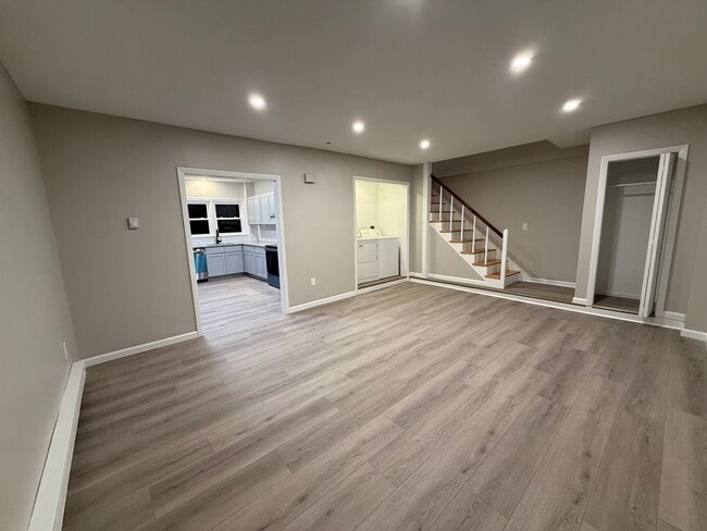 735 Stafford Rd, Unit B