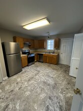 833 Brickwood Ct in Winston-Salem, NC - Foto de edificio - Building Photo