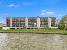 351 Lakeside Ln in Houston, TX - Building Photo
