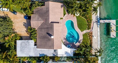 1750 Bay Dr in Miami Beach, FL - Building Photo - Building Photo