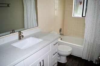 9724 6th Ave NW in Seattle, WA - Building Photo - Building Photo