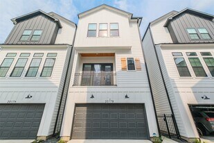 2017 Lou Ellen Ln in Houston, TX - Building Photo