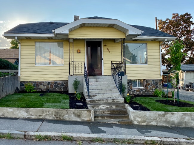 property at 1015 Laughlin St