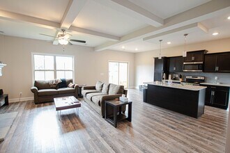 1197 Eagles Nest Ln in Clarksville, TN - Building Photo - Building Photo