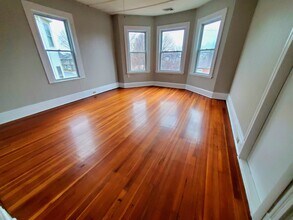 168 Appleton Ave, Unit # II in Pittsfield, MA - Foto de edificio - Building Photo