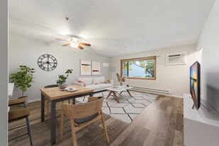 2100 Ridge Dr in Minneapolis, MN - Building Photo