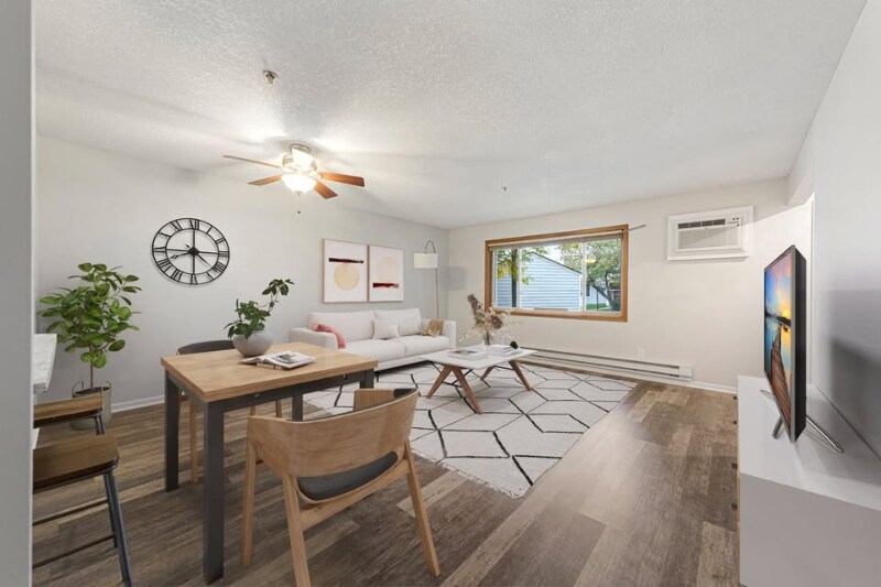 2100 Ridge Dr in Minneapolis, MN - Building Photo