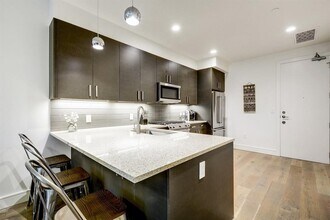 222 West Ave in Austin, TX - Building Photo - Building Photo