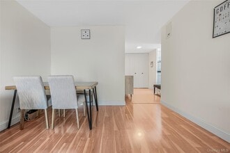 118-17 Union Tpke in Queens, NY - Building Photo - Building Photo