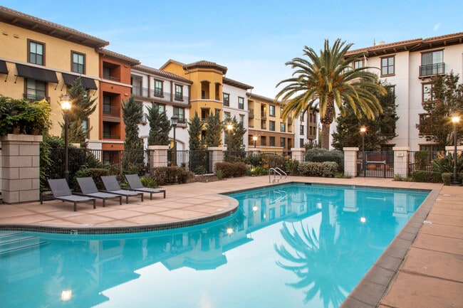 Renaissance Square in Concord, CA - Foto de edificio - Building Photo