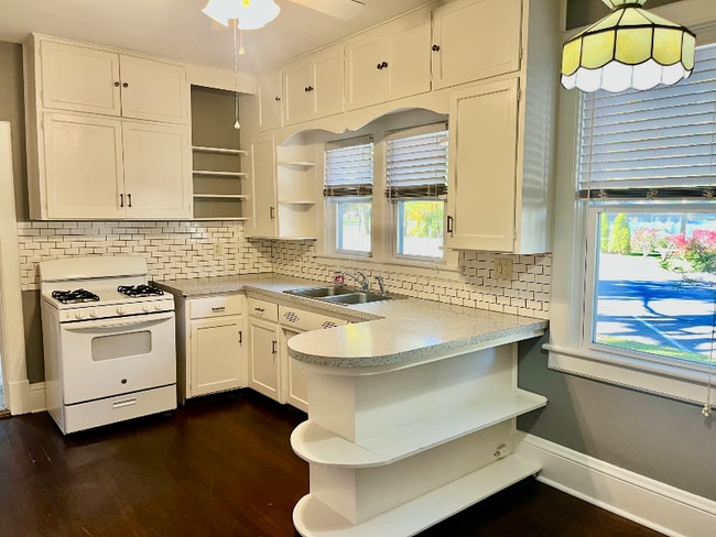 property at 122 N 4th St