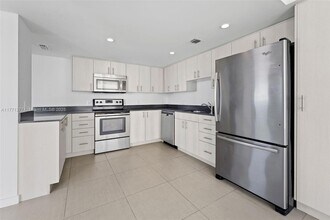 910 West Ave, Unit 1438 in Miami Beach, FL - Building Photo - Building Photo