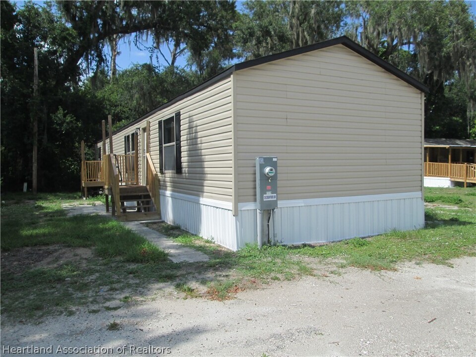 20 Crawford Dr in Lake Placid, FL - Building Photo