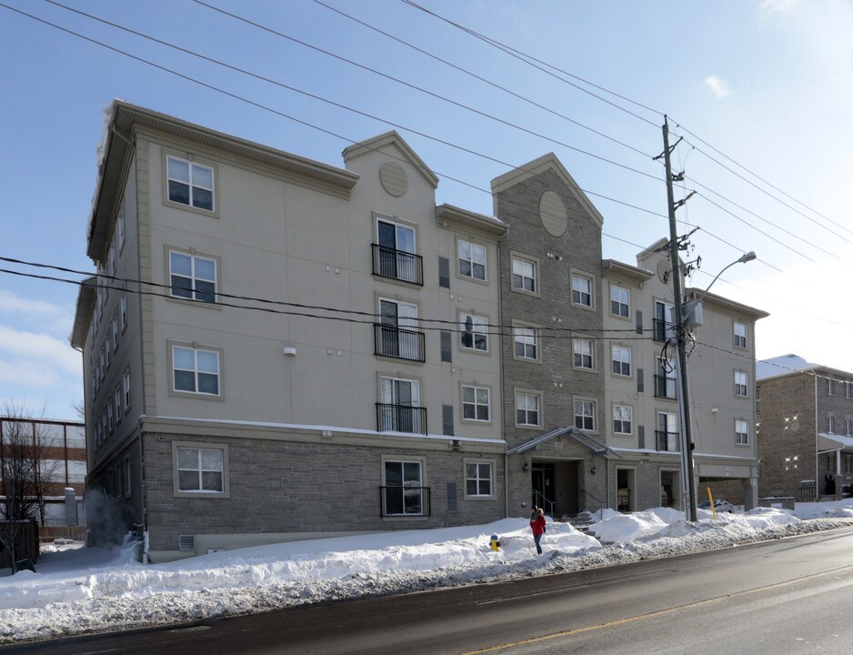 49 Columbia St W in Waterloo, ON - Building Photo