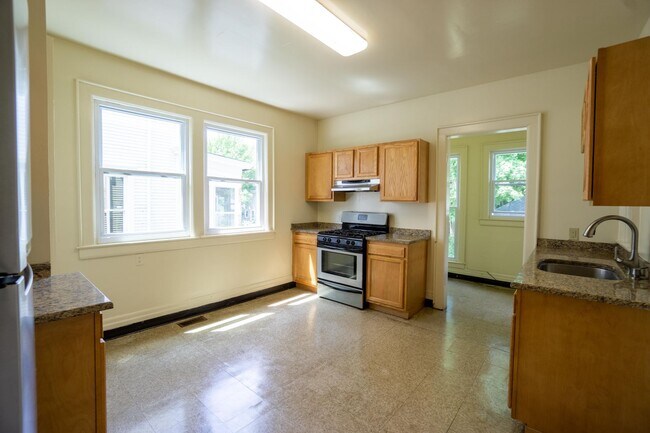 817 Euclid Ave in Syracuse, NY - Building Photo - Building Photo