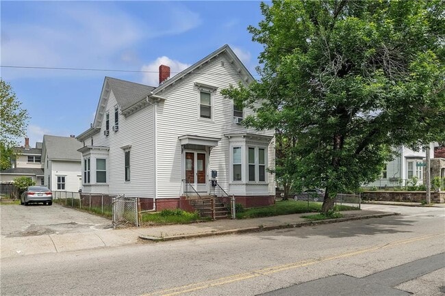 585 Plainfield St in Providence, RI - Building Photo - Building Photo