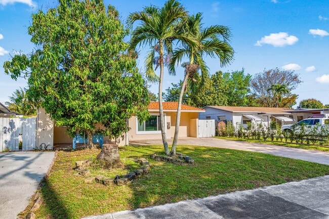 1121 N 66 Terrace in Hollywood, FL - Building Photo - Building Photo