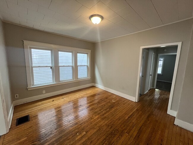 5621 Prosser Ave in Cincinnati, OH - Building Photo - Building Photo