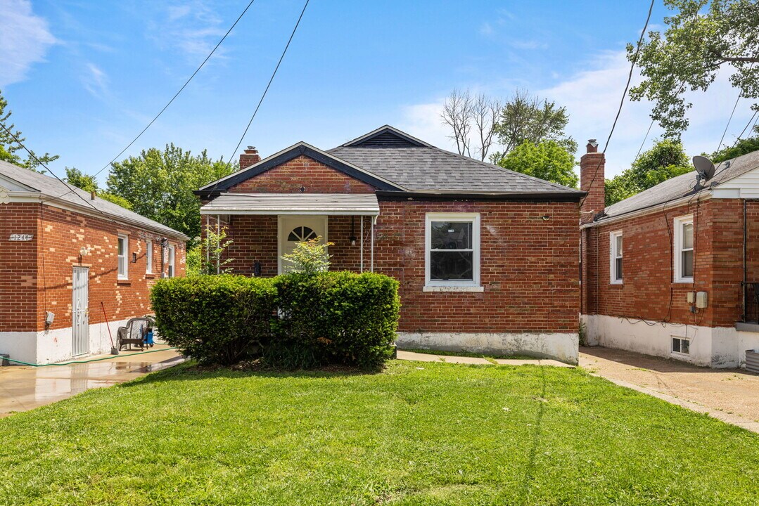 1242 Grant Dr in St. Louis, MO - Building Photo