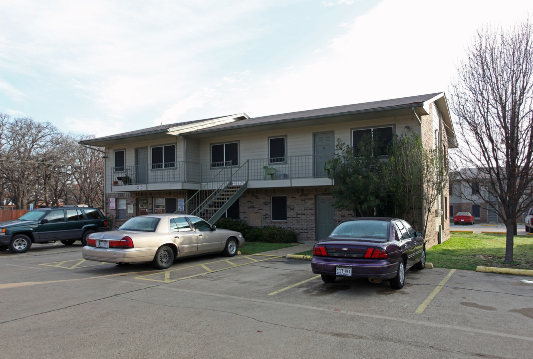 Autumn Run Apartments in Mesquite, TX - Building Photo