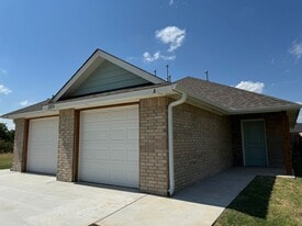 1323 SW Oklahoma Ave in Lawton, OK - Building Photo