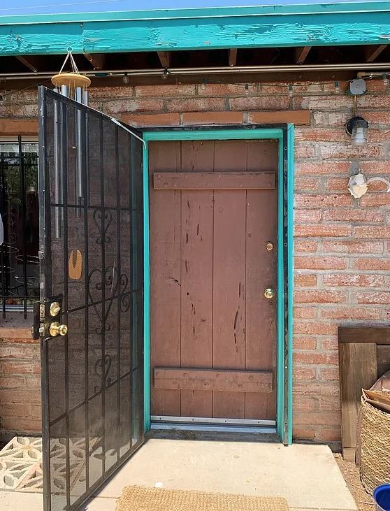 property at 1150 E Winnie Pl