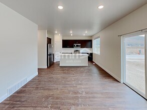 2434 E Buckskin Way in Eagle Mountain, UT - Building Photo - Building Photo
