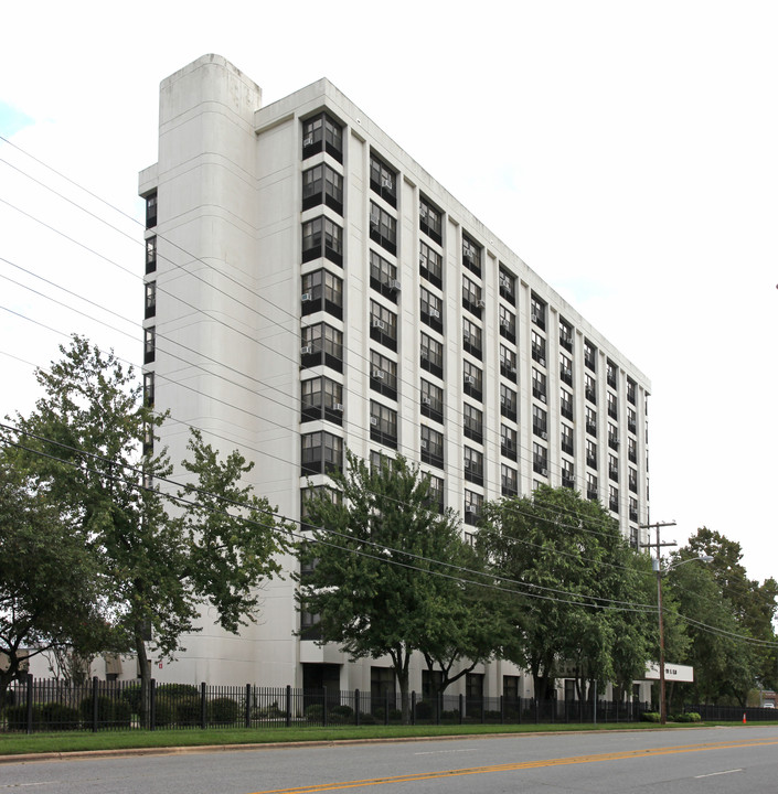 Elm Towers in High Point, NC - Foto de edificio