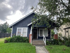 121 N Hagerman St, Unit B in Houston, TX - Building Photo - Building Photo