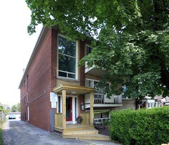 139 Royal York Rd in Toronto, ON - Building Photo