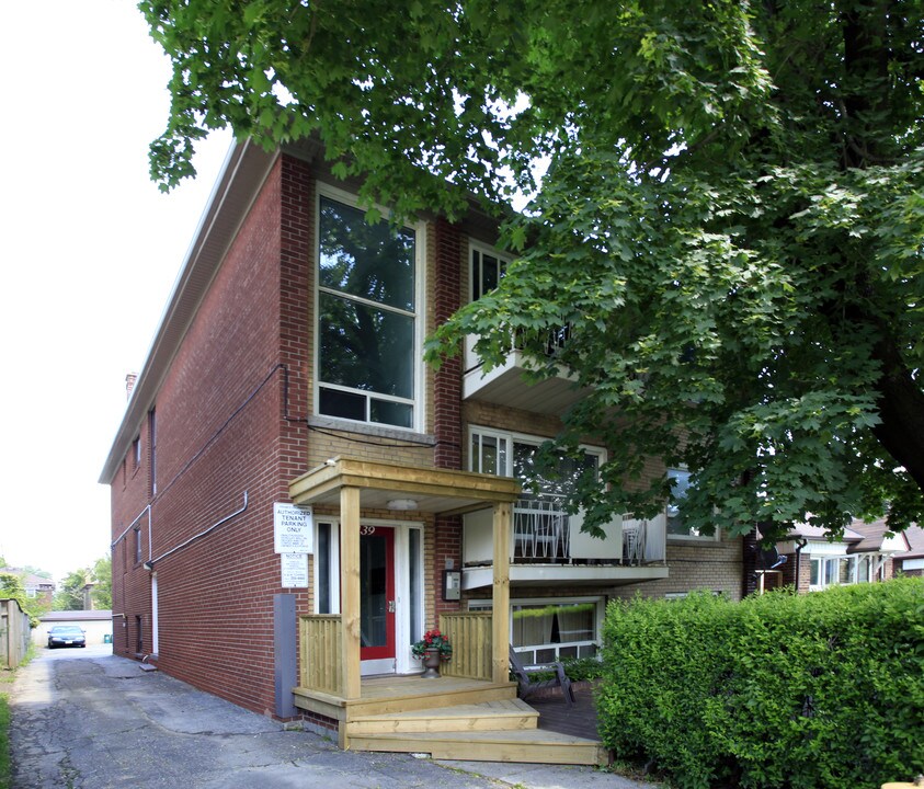 139 Royal York Rd in Toronto, ON - Building Photo